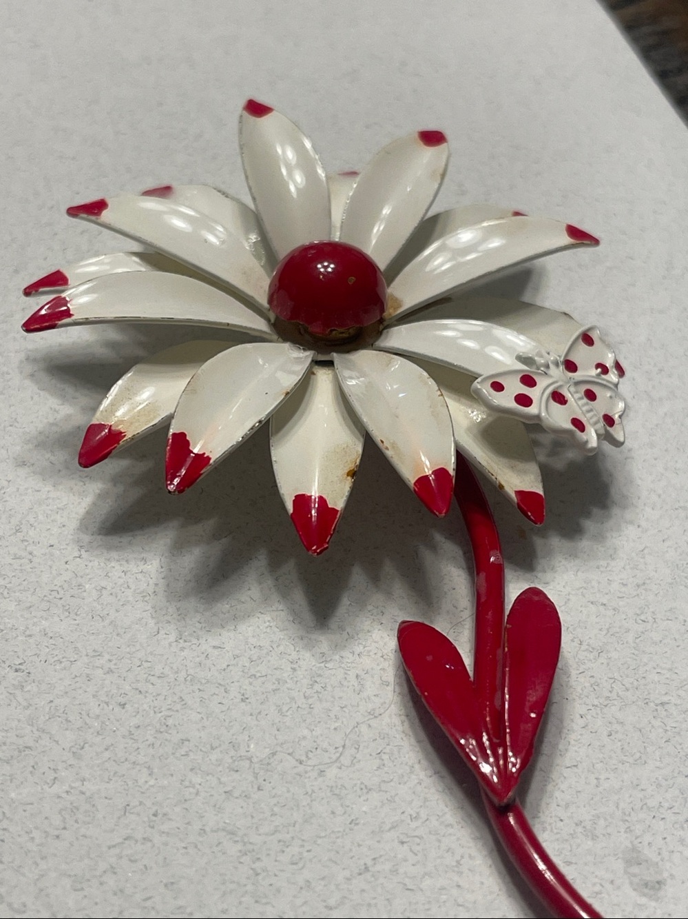 Vintage Daisy Red and White Brooch with Butterfly Accent - Picture 2 of 4